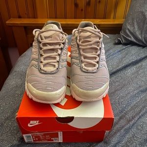 Women’s Nike air max plus (used)